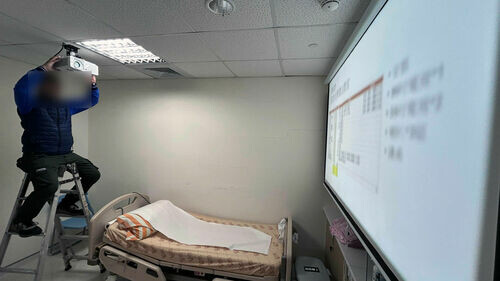 Solution｜Integrated Projection System for Enhanced Comfort and Real-Time Information in Delivery Rooms