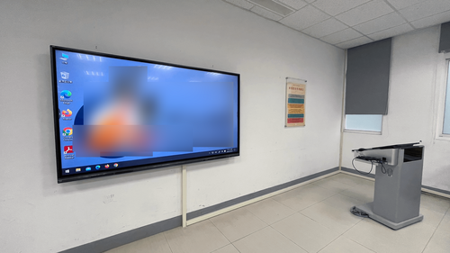 Solution | Smart Desk Enhances Teaching, Touchscreen Enables Interactive Learning